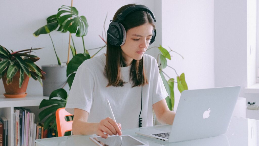 Apple ประสบการณ์เรียนรู้ที่ยืดหยุ่นและเข้าถึงได้สำหรับทุกคน Apple for education